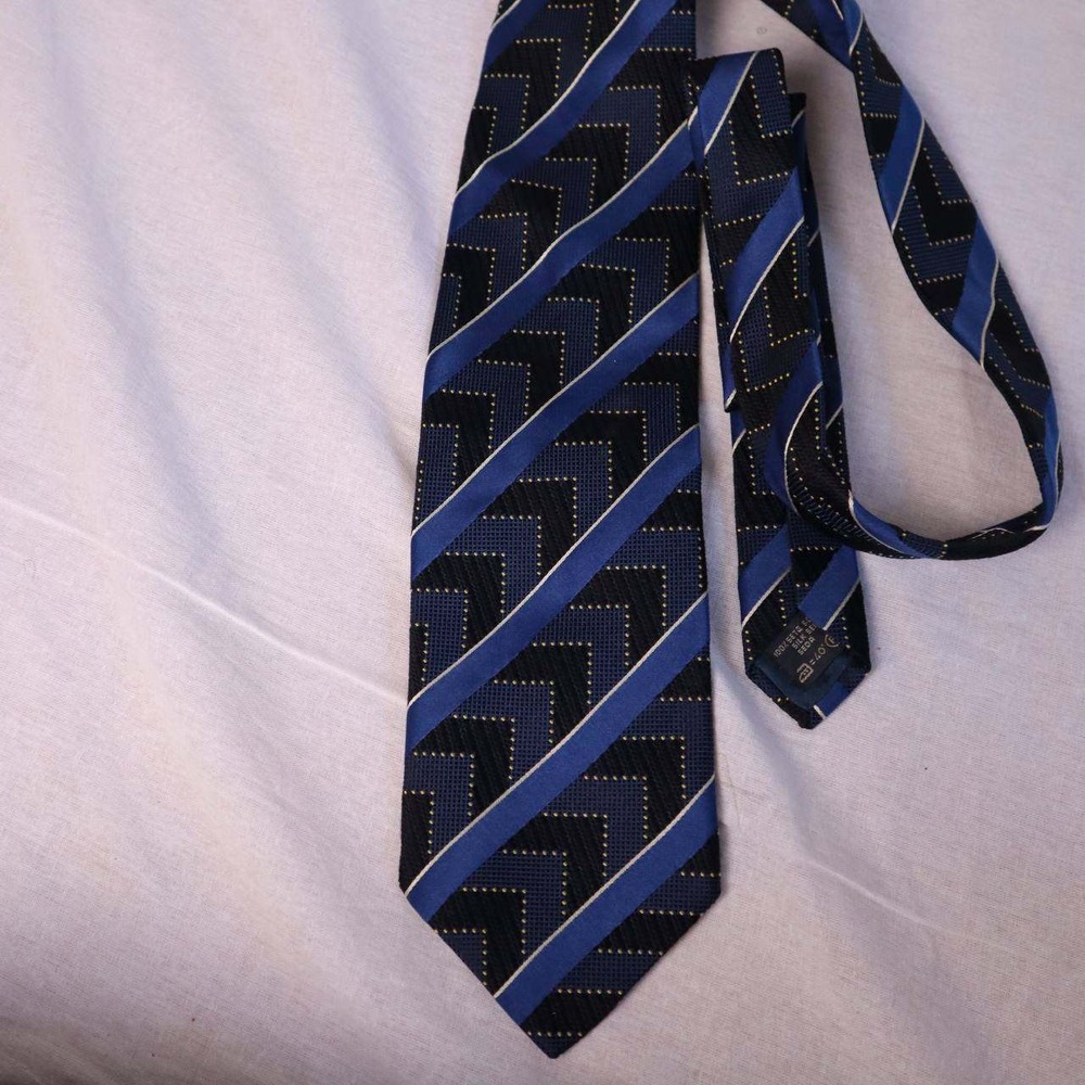 Ermenegildo Zegna Mens Silk Tie Navy Blue Geometric Striped Made in Italy Luxury - Picture 4 of 5